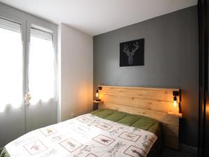 a bedroom with a bed and a window at Appartement T2 Centre-Ville, 6 Couchages - FR-1-415-189 in Le Mont-Dore