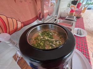 Φαγητό σε αυτό το δωμάτιο σε οικογενειακή κατοικία ή κάπου εκεί κοντά