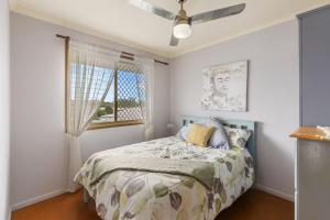 Postel nebo postele na pokoji v ubytování Welcome to Shore Beats Work