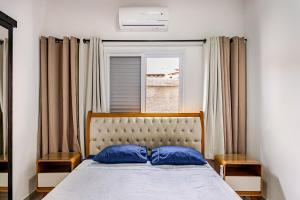 En eller flere senge i et værelse på Refúgio do Litoral , Casa com Piscina Privativa + 74 billeder