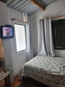 a bedroom with a bed and a tv in it at Apartamento 201 completo Chía Norte in Chía