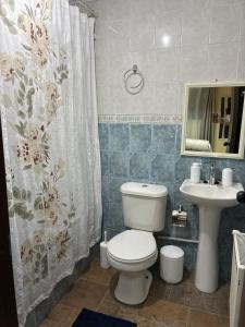 Ένα μπάνιο στο Hostal Mundet