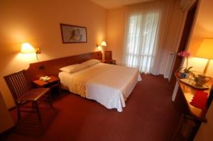 Postel nebo postele na pokoji v ubytování Albergo Ponte Vecchio