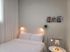 Ένα ή περισσότερα κρεβάτια σε δωμάτιο στο 미니호텔 먹