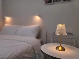 Ένα ή περισσότερα κρεβάτια σε δωμάτιο στο 미니호텔 먹