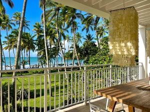 a balcony with a table and a view of the ocean at Playa Bonita Modern Beachfront Penthouse Retreat in La Ceiba