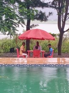 Επισκέπτες που μένουν στο Dongre's Farm, Malshej Ghat