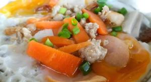Ban Nong TaoにあるSabayNan Hotelのにんじんやその他の野菜が入ったご飯 +51枚の写真