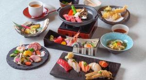 Jídlo v hotelu nebo okolí + 28 fotografií