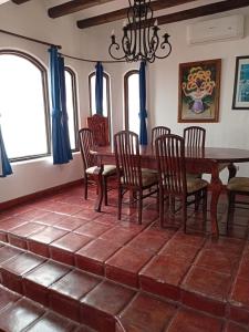 Posezení v ubytování Exotic Oceanfront villa with Private Pool & jacuzzi - Parties & Events