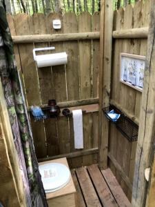 Fotografie z fotogalerie ubytování Luxurious Safari Tent in Cooperstown, NY - Perfect Glamping Spot for a Romantic Getaway v destinaci Cooperstown