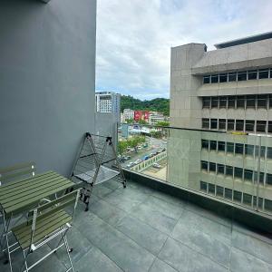 Balkón nebo terasa v ubytování The Shore Kota Kinabalu by BeeHome