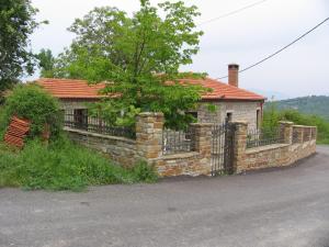 Muka bangunan atau pintu masuk Traditional Stone House in Aidonia Grevenon