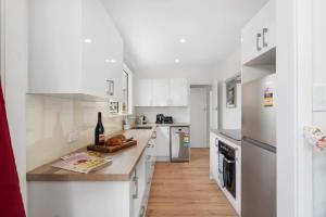 Kuchyň nebo kuchyňský kout v ubytování Glasgows Hillcrest Lodge