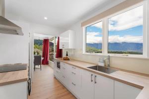 Kuchyň nebo kuchyňský kout v ubytování Glasgows Hillcrest Lodge