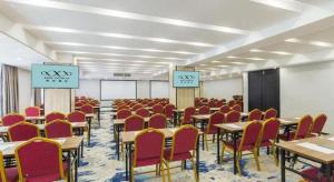 an empty room with tables and chairs in a room at Xana Hotelle Nanchang Tengwang Pavilion Wanshougong in Nanchang