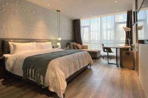 Postel nebo postele na pokoji v ubytování Zhejiang Cloud Mountain Deefly Hotel + 232 fotografií