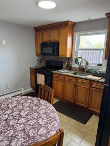 Kuchyň nebo kuchyňský kout v ubytování Cozy room with Queen bed 20 min to NYC + 16 fotografií