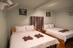 Ένα ή περισσότερα κρεβάτια σε δωμάτιο στο The Cliff Hostel, M'Pay Bay