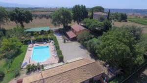 an aerial view of a house with a swimming pool at Casa Malescale in Orvieto