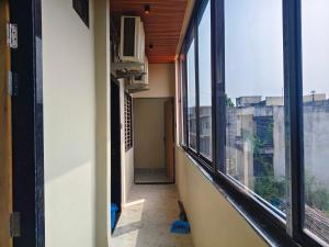 an empty hallway with windows and a balcony at Hotel O Kant in Durg