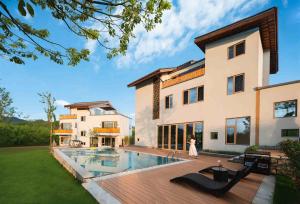 Bazén v ubytování Qiyun·Anji Chashan Yelu Hot Spring Homestay nebo v jeho okolí