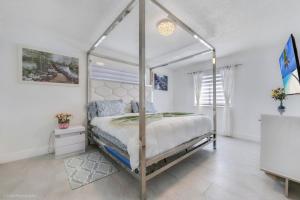 Postel nebo postele na pokoji v ubytování Spectacular, spacious, completely modern, huge home + 9 fotografií