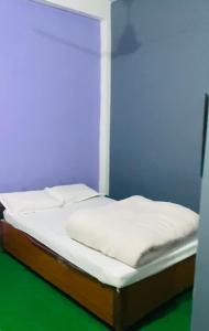 Ένα ή περισσότερα κρεβάτια σε δωμάτιο στο Hotel Bajhang