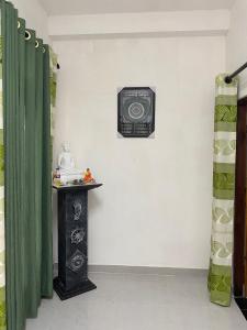 TV a/nebo společenská místnost v ubytování Sri Elegance Stay