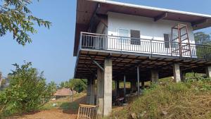 Balkón nebo terasa v ubytování Mane Malnad Farmstay