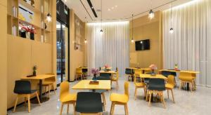 TV a/nebo společenská místnost v ubytování City Comfort Inn Jingmen Shayang Hongsen New World