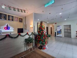a christmas tree in the middle of a lobby at DB Stay in Kuching