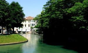 Вид на реку недалеко от отеля типа «постель и завтрак»