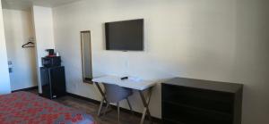 Μια τηλεόραση ή/και κέντρο ψυχαγωγίας στο Grapevine Inn +8 φωτογραφίες