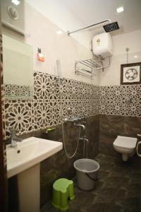 Ένα μπάνιο στο Pinewood Homestay +20 φωτογραφίες