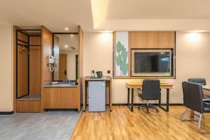 Kuchyň nebo kuchyňský kout v ubytování GreenTree Inn Express Kunming East Passenger Station Huazhicheng