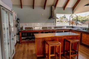 Η κουζίνα ή μικρή κουζίνα στο Snow Denn Lodge +11 φωτογραφίες