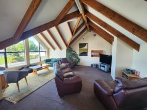 Χώρος καθιστικού στο Snow Denn Lodge