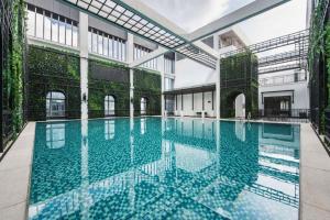 Πισίνα στο ή κοντά στο Shenzhen Cloud Park Manhattan Hotel