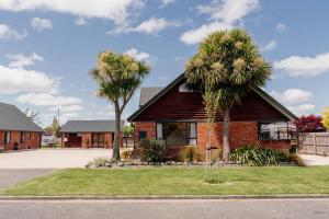 Κήπος έξω από το Snow Denn Lodge