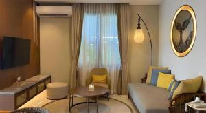 TV a/nebo společenská místnost v ubytování Putri Duyung Ancol