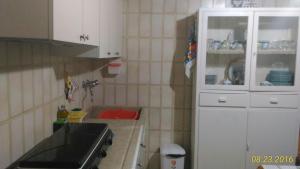 Cuisine ou kitchenette dans l'établissement La Casa Di Azzurra
