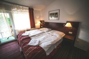 Ένα ή περισσότερα κρεβάτια σε δωμάτιο στο Hotel Racek