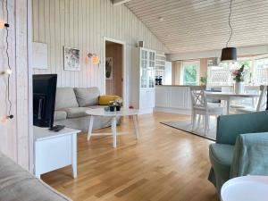 Χώρος καθιστικού στο Fantastic View And 150 Meters To The Beach