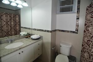 Bagno di Choose To Be Happy at EI8HT! - Super Studios and Penthouse Apartment