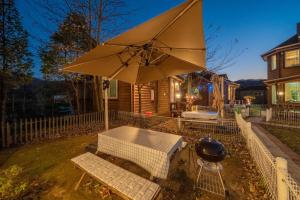 a picnic table and a grill with an umbrella at Gapyeong Haru Dog Pension in Oebang-ni +65 photos