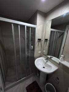 Koupelna v ubytování New 2BR Suite Milano Residences Poblacion Makati 110sqm