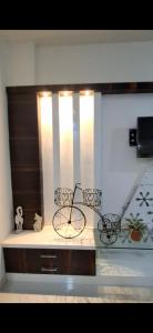 Köök või kööginurk majutusasutuses Chandrajyoti Villa 3 The all new flat with Huge Living room and terrace