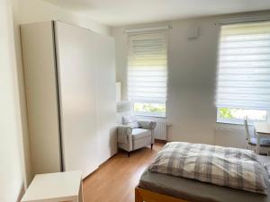 Postel nebo postele na pokoji v ubytování Work and Stay Apartment Cologne- Fühlinger See