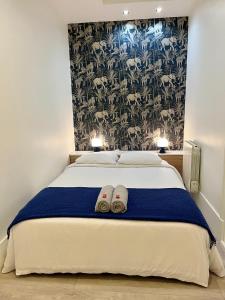 Postel nebo postele na pokoji v ubytování Le Logis Cantilien Lamorlaye-Chantilly